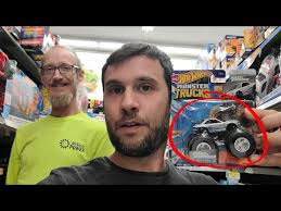 WOW WHAT AN EPIC HUNT WE FOUND SO MANY COOL HOT WHEELS!!
