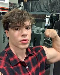 Weakest natural lifter vs strongest steroid enthusiast