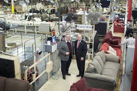 U S Furniture Survivor Tries To Go Global Wsj