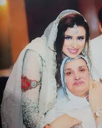 2 madiha naqvi anchor family details: Madiha Naqvi Wiki Madiha Naqvi Age Husband Salary Family