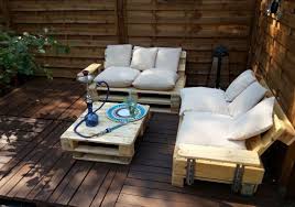 Meuble de jardin palette colorée. Fabriquer Un Salon De Jardin En Palette 30 Photos Et Idees Deco