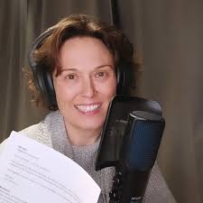 Behind the scenes, going over voice-over scripts for class tomorrow. Loving  my voiceover journey! Thank you @fiona_cooper_aus #perthactors  #actorsofinstagram #voiceoverartist #voiceoverclass