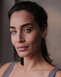 Lara Wolf's Instagram, Twitter & Facebook