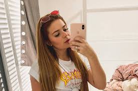 Mais uma com esse vestido maravilhoso do @israelvalentimoficial que eu quase chorei. Atriz E Youtuber Faz Festa Milionaria Para Comemorar O Aniversario