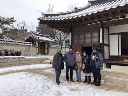 Tempat wisata musim semi ini adalah taman hiburan terbesar di korea selatan yang di dalamnya banyak sekali permainan yang bisa kamu coba. Kali Pertama Kembara Ke Seoul Korea Selatan Di Musim Sejuk Denaihati