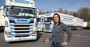 Tinka er ikke som de andre nisser. Frauen Power Ein Kuken Gewinnt Die Herzen Der Zuschauer Eurotransport