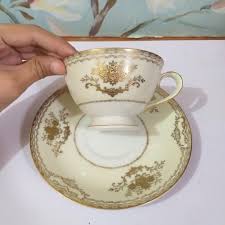 Super angebote für cup saucer hier im preisvergleich. Oriental Vintage Golden Meito China Japan Handpainted Cup Teacup And Saucer Furniture Home Living Kitchenware Tableware Coffee Tea Tableware On Carousell