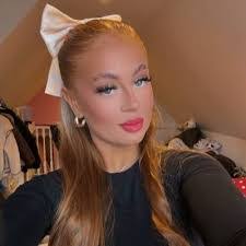 Rachael Bain's Instagram, Twitter & Facebook