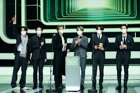 Song joong ki, twice, mamamoo, seventeen, monsta x and more. K Pop S Mama Awards 2020 As It Happened Live Updates As Bts Scoop Artist Of The Year And Song Of The Year Blackpink Win Best Female Group South China Morning Post