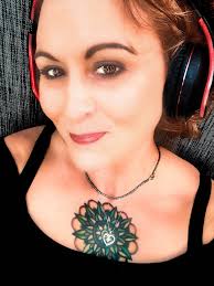 Laying in a hammock by the lake listening to The Cure's epic album  Disintegration while I look up at this view of trees and sky, my favorite  thing right now.. ☀️🖤🎵🎧