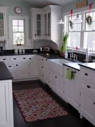 70 Best Black Countertops White Cabinets Ideas Black Countertops Countertops Kitchen Remodel One kitchen trend that's gaining momentum as we head into the new year is white cabinets with black countertops, commonly referred to as the 'tuxedo kitchen.'