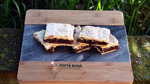 Continuam lista dulciurilor de post cu o reteta ce se prepara foarte usor, cu ingrediente simple si este gata in numai 1 ora. Prajitura Puturosului Cu Aluat Fraged Gem Si Nuca De Post Sau De Dulce Youtube