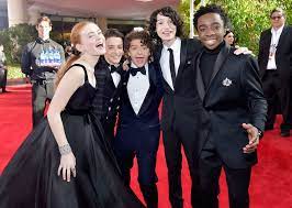 Tribute to the classic supernatural mysteries of the 80s, stranger things is the story of a boy who disappears in the small town of hawkins, indiana, without a trace in 1983. Stranger Things Fans Wundern Sich Uber Elevens Solo Show Bei Den Golden Globes Musikexpress