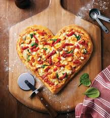 Поръчайте като ни се обадите през skype! Where To Get Heart Shaped Pizza For Valentine S Day 2021 Papa John S Cpk And More