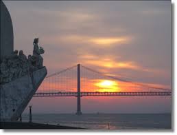 Fahrt über die schrägseilbrücke „ponte vasco da gama in lissabon. Brucken Architektur Technik Geschichte