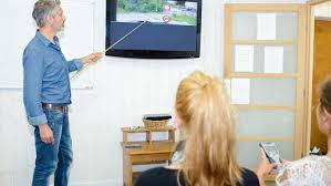 La mémorisation du code de la route peut se faire de multiples façons. Code De La Route 5 Conseils Et Astuces Pour Le Reussir Le Figaro Etudiant