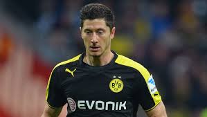 Die polen um weltfußballer robert lewandowski (l) taten sich schwer. Robert Lewandowski Dreiste Diebe Klauen Reifen Bunte De