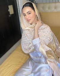Sana eslam khan is india's famous tiktok star, social media influencer, instagram star and, model. Here Is What Helped Sana Khan To Transform Her Life Reviewit Pk