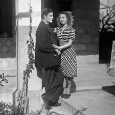 Νωρίτερα (1978 και 1983) είχε υποστεί δύο εγκεφαλικά επεισόδια. 13 Spanies Fwtografies Apo Thn Zwh Toy Lamproy Kwnstantara H Zwh Einai Omorfh