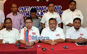 Datuk seri mohamed khaled nordin telah dipindahkan ke kerusi dewan undangan negeri (dun) permas jaya sementara datuk nur jazlan mohamaed kekal bertanding di kerusi parlimen pulai. Pan Johor Akur Tanding 2 Kerusi Parlimen 12 Dun