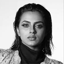 Looking for lovely ladies who are interested in doing salon photoshoot