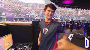 Последние твиты от bugha (@bugha). Bugha Wins Fortnite World Cup By Gaming Gifs Giphy