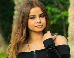 حيث نشرت منة عرفة صورة وعلقت عليها قائلة «اتخطبت». Ø¨Ø¹Ø¯ ØµÙˆØ±Ù‡Ø§ Ø§Ù„Ø¬Ø±ÙŠØ¦Ø© Ù…Ù†Ø© Ø¹Ø±ÙØ© ØªØ´Ø¹Ù„ Ø§Ù„Ø³ÙˆØ´ÙŠØ§Ù„ Ù…ÙŠØ¯ÙŠØ§ Ø§Ù„Ø³ÙŠØ§Ø³ÙŠ