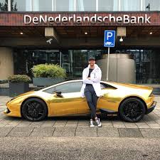 Momenteel zijn deze supplementen alleen te bestellen op de webshop van het merk zelf. Voor Goud Het Succes Van Een Mannelijke Influencer