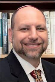 עַל שְׁ לשָׁ ה דְׁ בָׁרִ ים