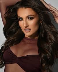 Natalie Bode's Instagram, Twitter & Facebook