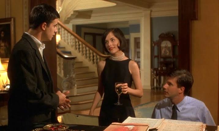 House of Yes” is the dark '90s Thanksgiving comedy that you don't want to  watch with family “House of Yes” is the dark '90s Thanksgiving comedy that  you don't want to watch