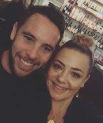 Her poetry and stories have been published in several journals, such as amaryllis, london grip, the high window, epoch, panoplyzine, riggwelter, wanderlust and the fenland reed. Lisa Armstrong Confirms James Green Romance With Loved Up Valentine S Snap Aktuelle Boulevard Nachrichten Und Fotogalerien Zu Stars Sternchen