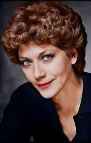 Sally Lindsay is 52 today. Happy Birthday Sally 🎉 🎂 🎁