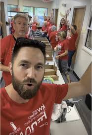 KELLER WILLIAMS RED DAY! #kellerwilliamsredday #voulonteer  #citruscountyblessings #kellerwilliams @TomikaSpiresHanssen  @RealEstateChic352 #peanutbutterjelly