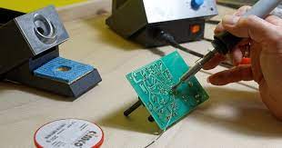 Kali ini teknoding akan membagikan kumpulan situs download buku gratis untuk kalian, yang sedang mencari referensi bacaan yang bagus. Dunia Teknik Elektro Download Pdf Ebook Elektronika Dasar Lengkap