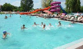 Wer noch einmal unseren service auf der terrasse genießen will, der sollte am wochenende zu uns kommen. Oferta Revelion 2021 Hotel Perla 4 Romania Baile 1 Mai