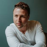 200+ "Muše" profiles