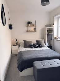 30 Lovely Small Bedroom Design Ideas Perfect For Couples Smallbedroom Small Apartment Bedrooms Small Bedroom Decor Small Room Bedroom