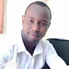 Brother to DP Ruto, David Ruto Samoei and the family today visited Dennis  Itumbi at Hospital, present also is Itumbi's father. He's responding well  to treatment.