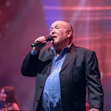 Tras una impecable trayectoria: Leo Dan se despide de los escenarios a sus 82  años – Noticias 24 horas