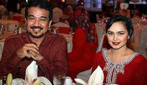 Fifth infantry division commander datuk mohd halim khalid said the initiative is in collaboration with the health ministry and is part of the national immunisation programme. Husband S Crash Hits Pop Star S Schedule Stuff Co Nz