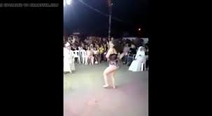 Kerala Mom Saree Wearing Upskirt Lungi Dance Sex Nude - UPSKIRT.TV