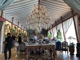 Les grands buffets giratoire de la liberté / espace de liberté 11100 narbonne téléphone : Les Grands Buffets Plantent Une Tente D Apparat Paris Bistro