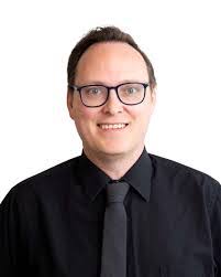 Ben Earle's Instagram, Twitter & Facebook