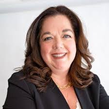 Kellie Hurst's Instagram, Twitter & Facebook