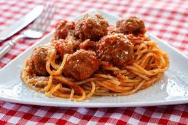 Scolate la pasta cotta al dente e rovesciatela nella padella con il condimento. Spaghetti Con Sugo E Polpette Origini