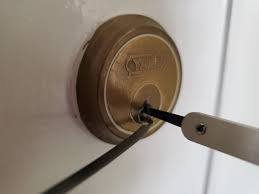 Tubular locks are similar to pin tumblers. M5m57ismtu6vpm