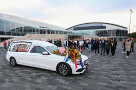 De nederlandse shorttrackster lara van ruijven is vrijdagavond in het ziekenhuis van het franse perpignan overleden. Nederland Neemt Met Indrukwekkend Eerbetoon Afscheid Van Ove Het Belang Van Limburg Mobile