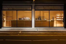 The Walls Of This Coffee Shop Are Covered In Sisal Giving It A Distinctly Warm Texture Modern Cafe Wall Design Bar Design
