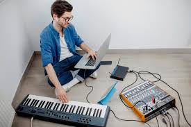 Pemimpin penampilan aransemen lagu dalam bentuk paduan suara atau yang disebut. Aransemen Menjadi Bagian Menarik Dalam Bermain Musik Matsan Saga